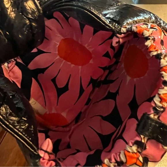 VERA BRADLEY Frill Loves Me Tippy Tie Mini Bag Vinyl/Patent Pink Orange Navy - Picture 6 of 6